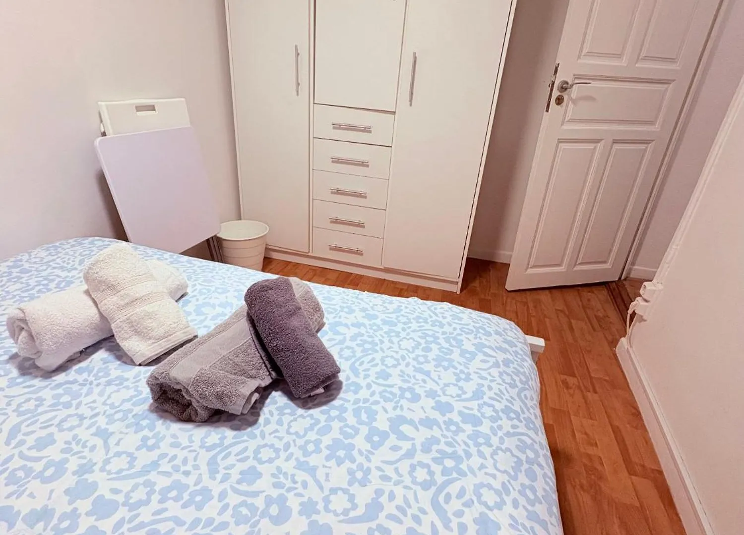 Stunning Flat For 6 People 3 Blocks From The Beach Plus Welcome Breakfast Barcelona