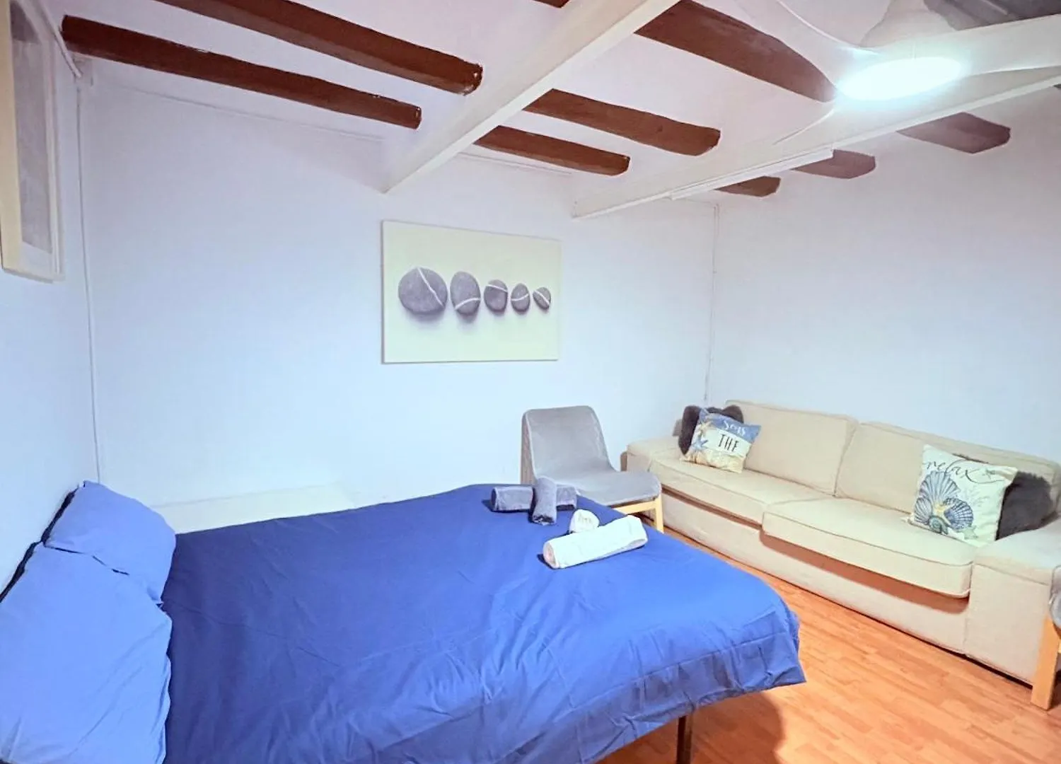 Stunning Flat For 6 People 3 Blocks From The Beach Plus Welcome Breakfast Barcelona Apartment