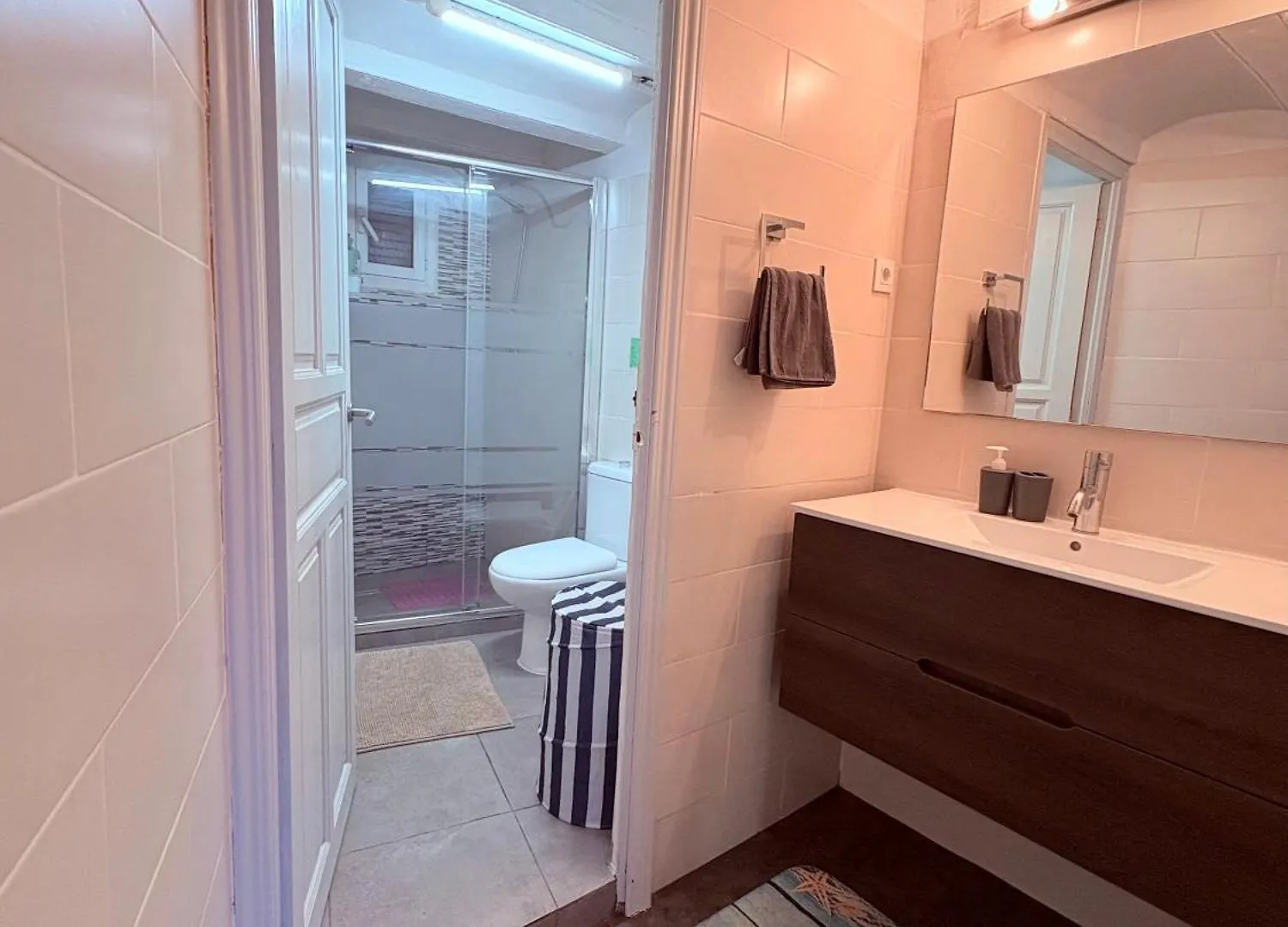Apartment Stunning Flat For 6 People 3 Blocks From The Beach Plus Welcome Breakfast Barcelona Spain