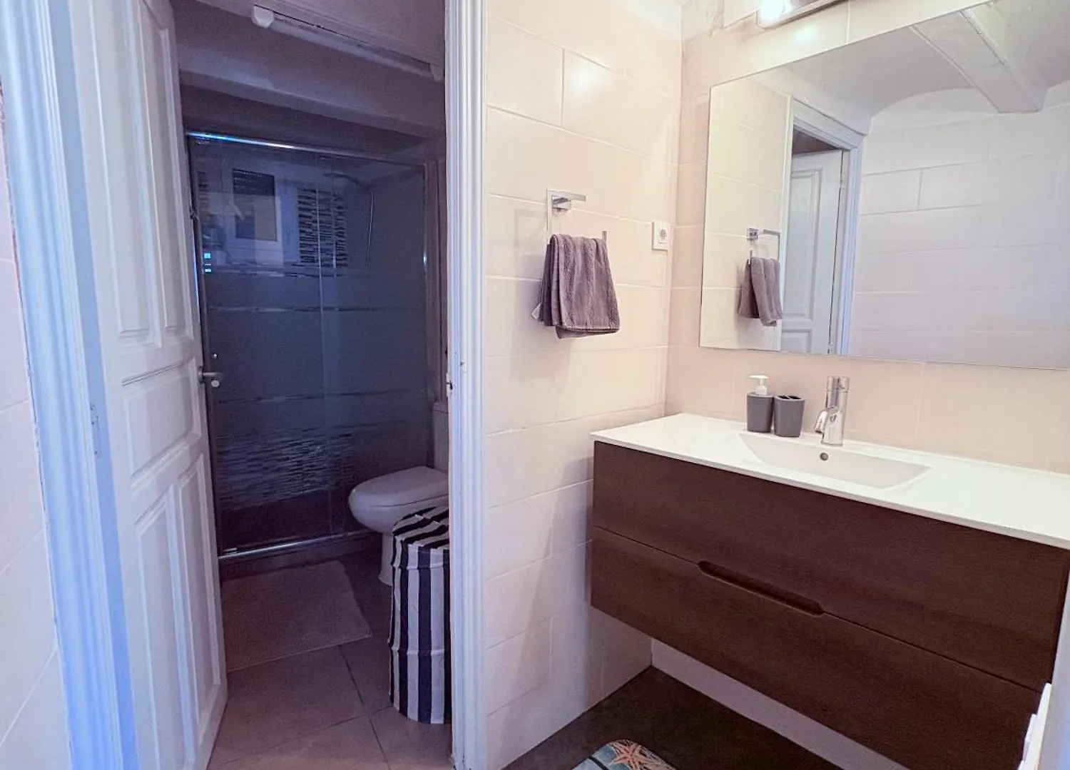 Stunning Flat For 6 People 3 Blocks From The Beach Plus Welcome Breakfast Barcelona Spain