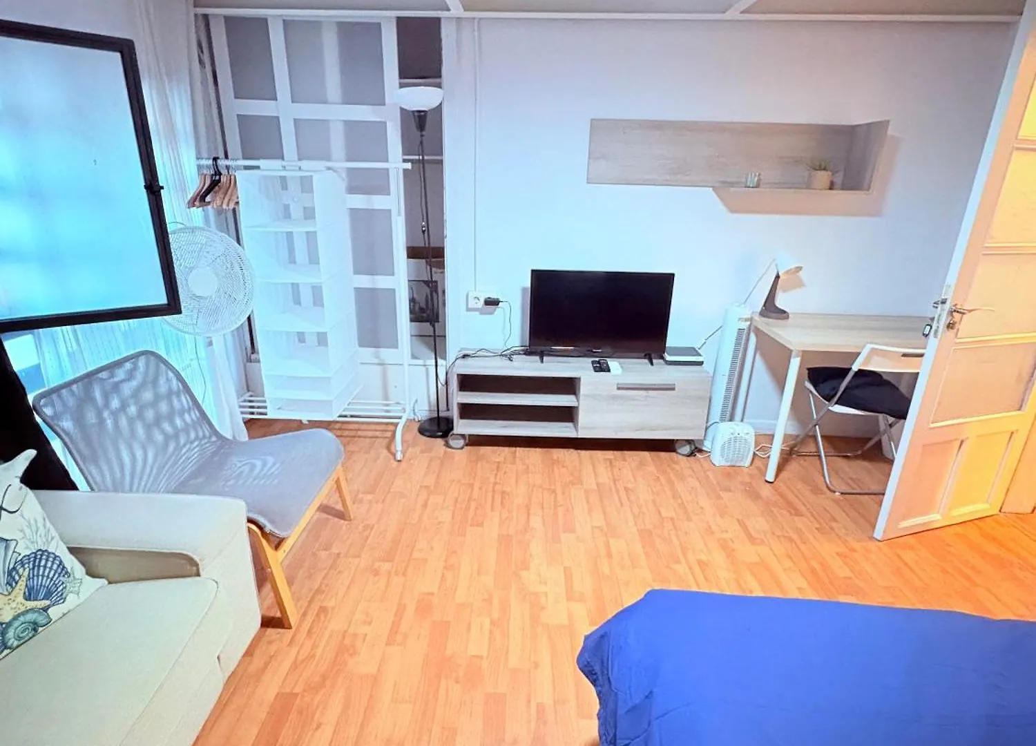 Stunning Flat For 6 People 3 Blocks From The Beach Plus Welcome Breakfast Barcelona