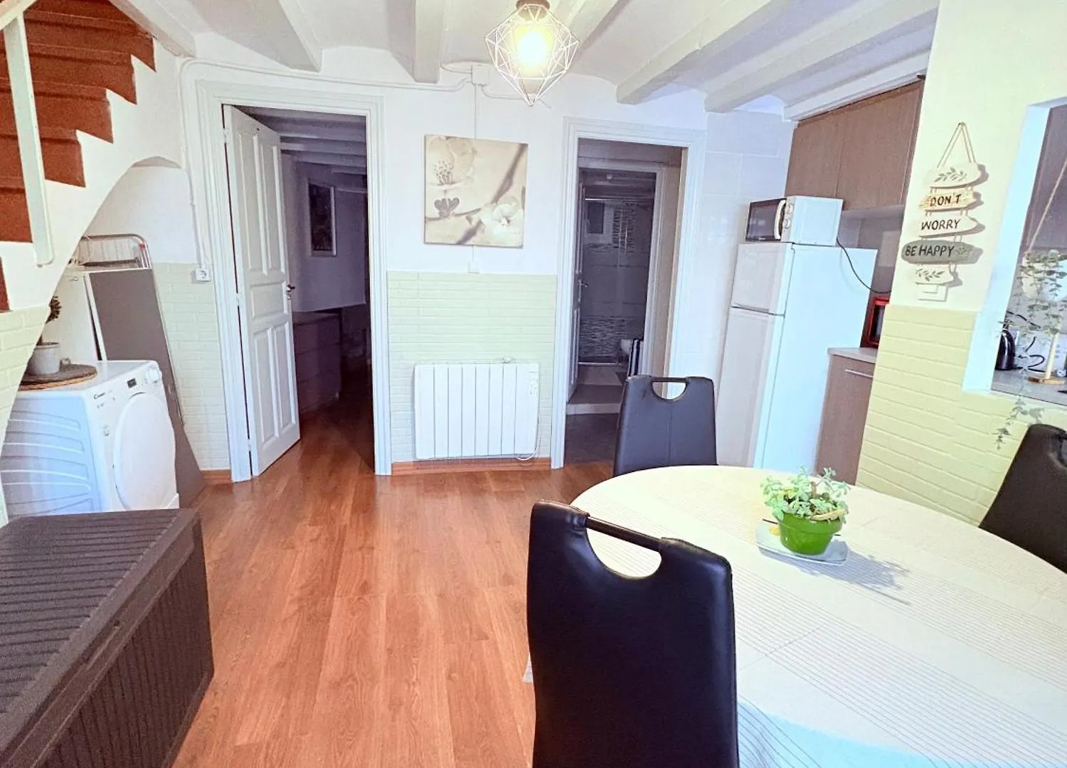 Stunning Flat For 6 People 3 Blocks From The Beach Plus Welcome Breakfast Barcelona Apartment